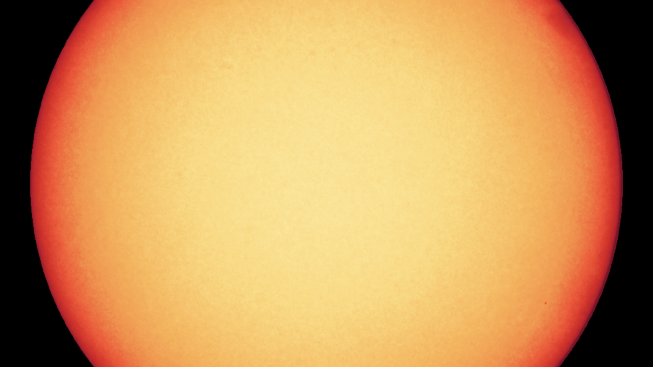 18. 6. 2020:
Erstes vom PHI übermitteltes Bild der Sonne.
Der Solar Orbiter war ca. auf halbem Wege zwischen Erde und Sonne.